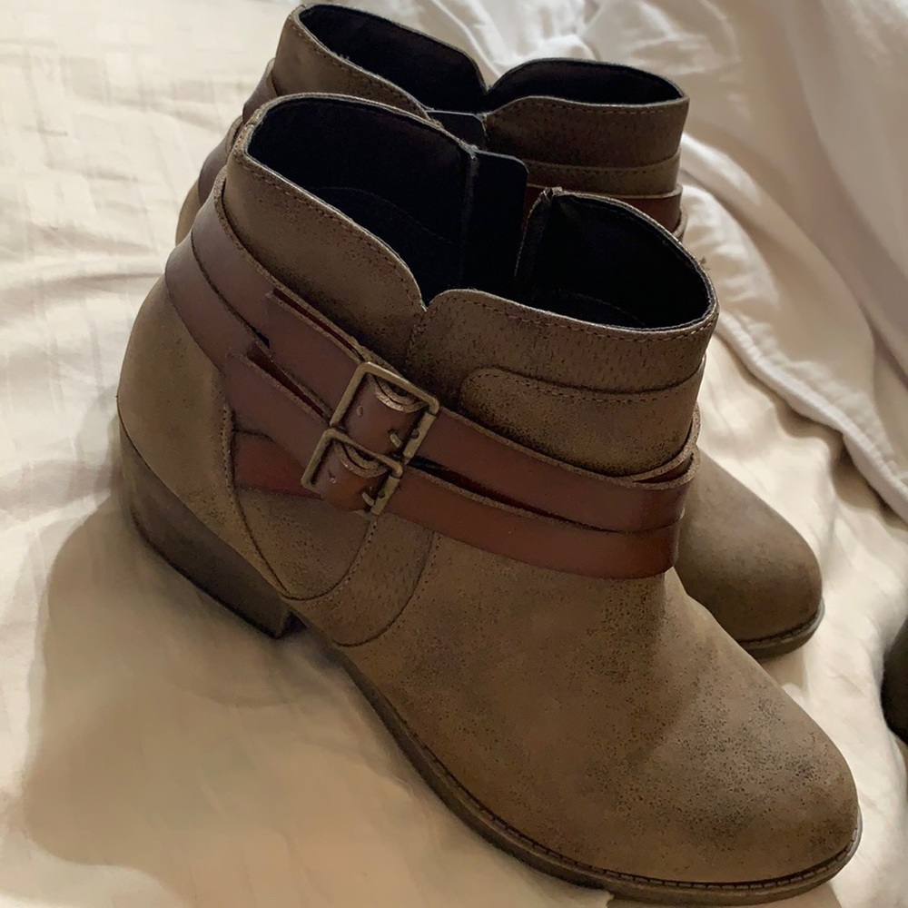 Size 10 strappy taupe booties. Extremely cute.